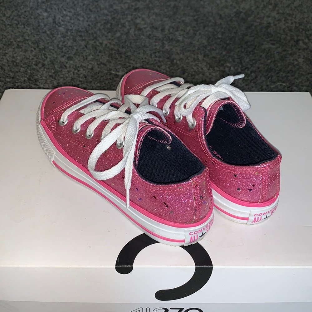 Converse pink sparkles with colored stars ✨